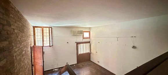 Studio in Ferrara, Italy No. 278961 12