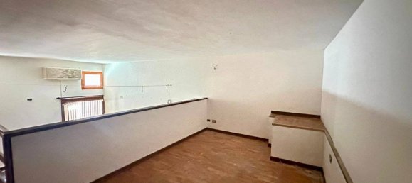 Studio in Ferrara, Italy No. 278961 11