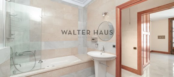 3 Schlafzimmer Wohnung in Ciutat Vella, Spain, Nr. 142347 8
