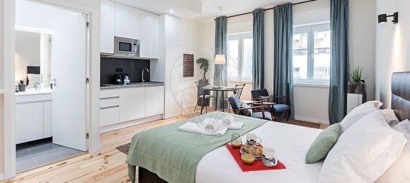 9 bedrooms Building in Porto, Portugal No. 132352 2