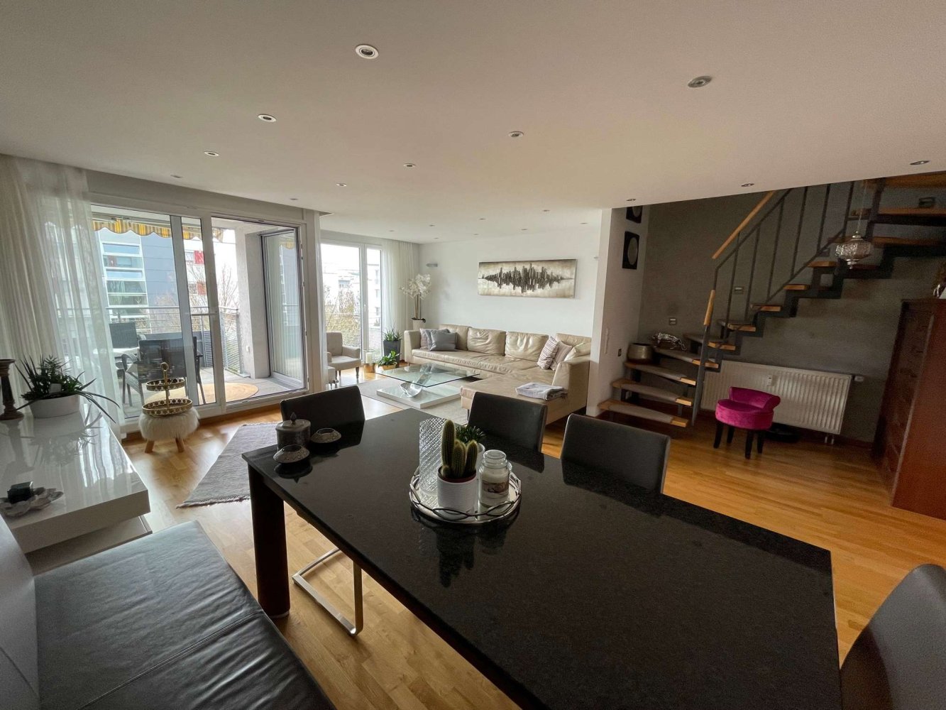 Дуплекс с 3 спальнями в Штутгарт, Германия № 24929