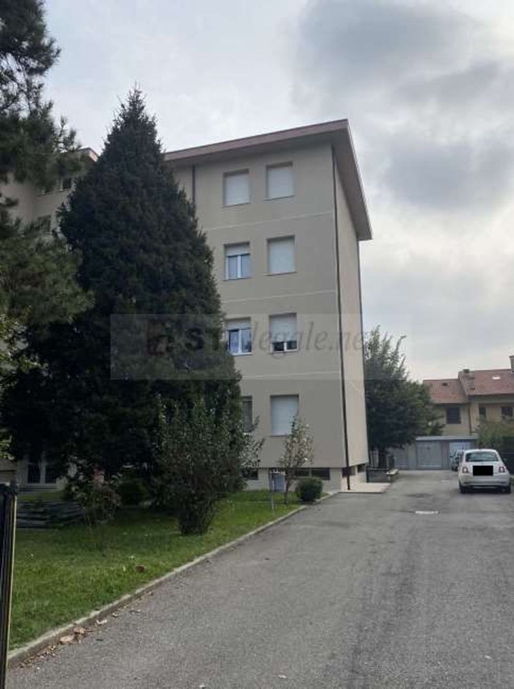 Квартира с 3 комнатами в Верано Брианца, Италия № 2780