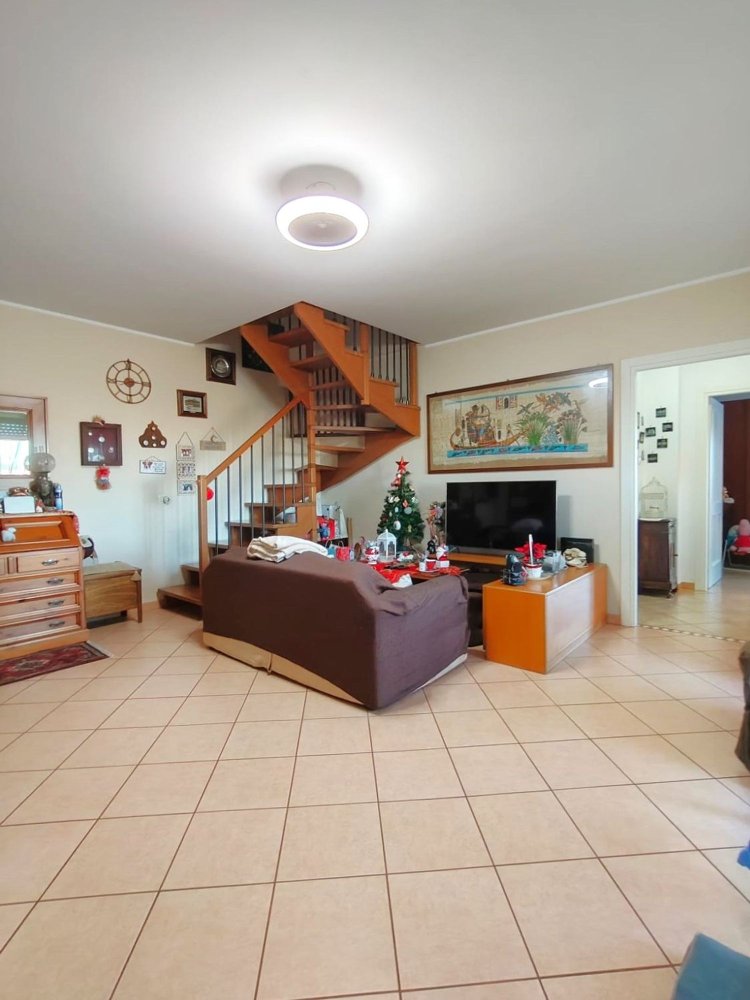 7 rooms Penthouse in Alessandria, Italy No. 144488