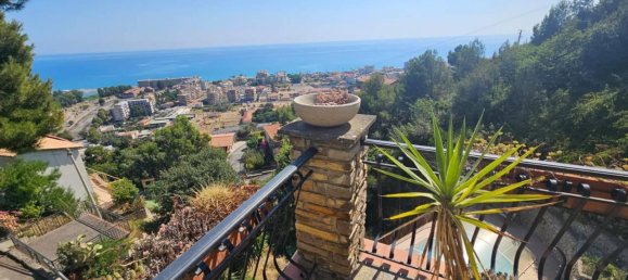 7 rooms Villa in Ventimiglia, Italy No. 22386 14