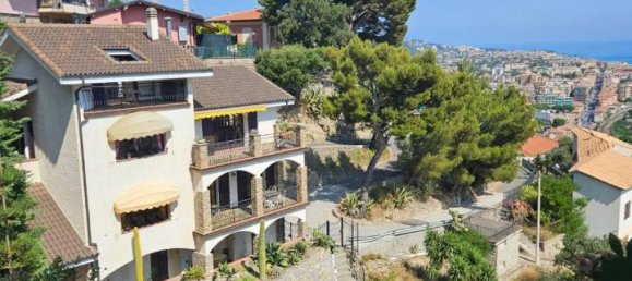 7 rooms Villa in Ventimiglia, Italy No. 22386 11