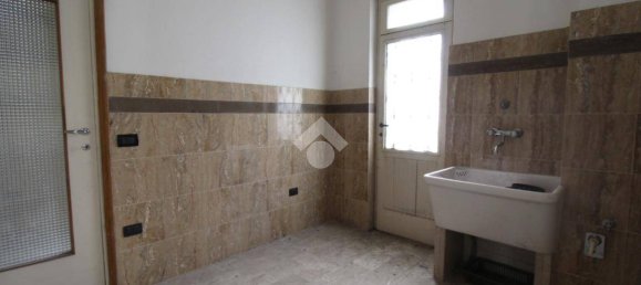 4 bedrooms Villa in Brescia, Italy No. 127488 8