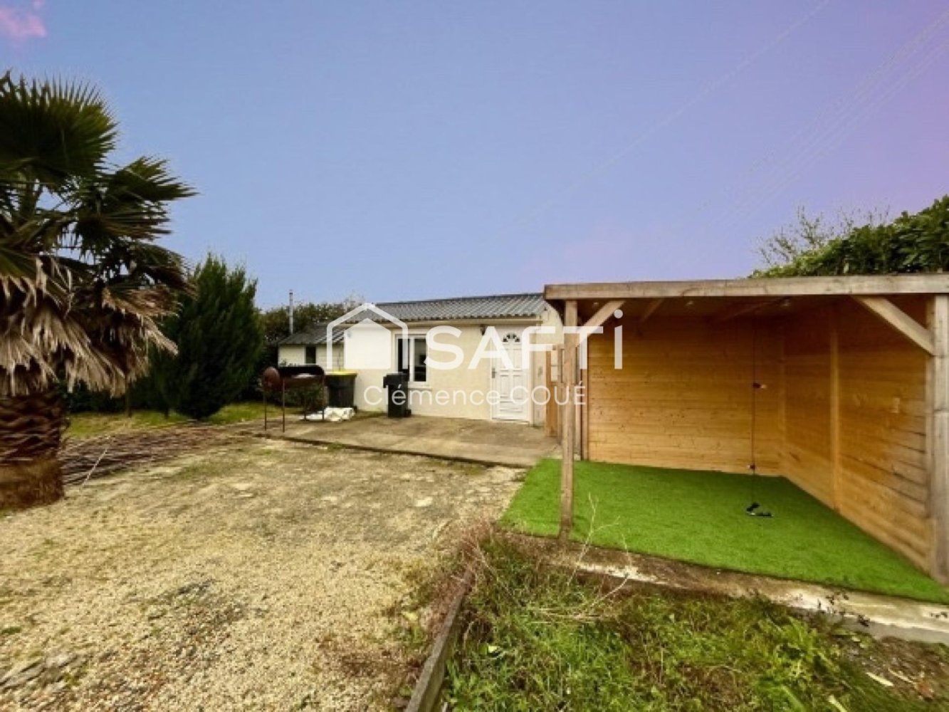 Земельный участок 900м² в Бекон-ле-Гранит, Франция № 100782