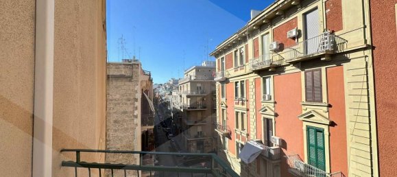 Квартира с 2 комнатами в Бари, Италия № 29148 25