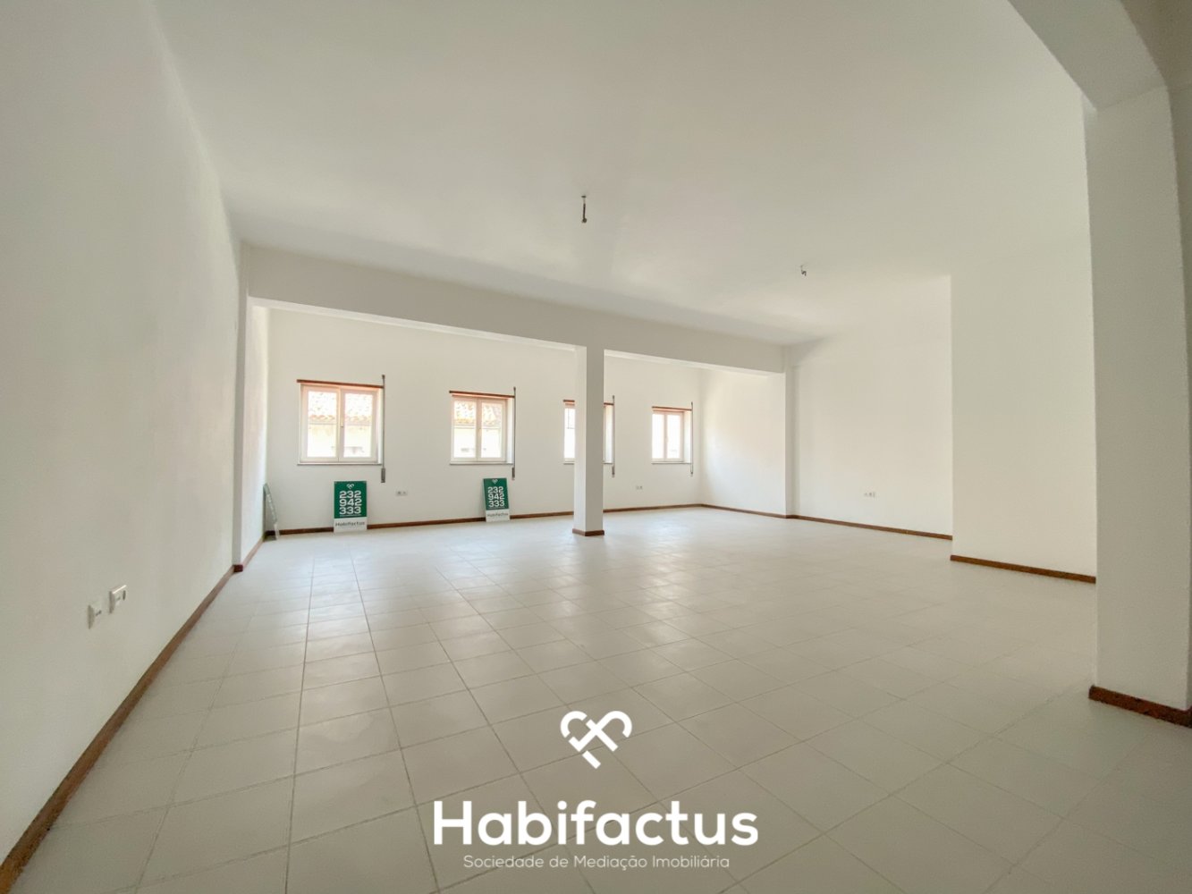 68m² Office in Nelas, Portugal No. 235827