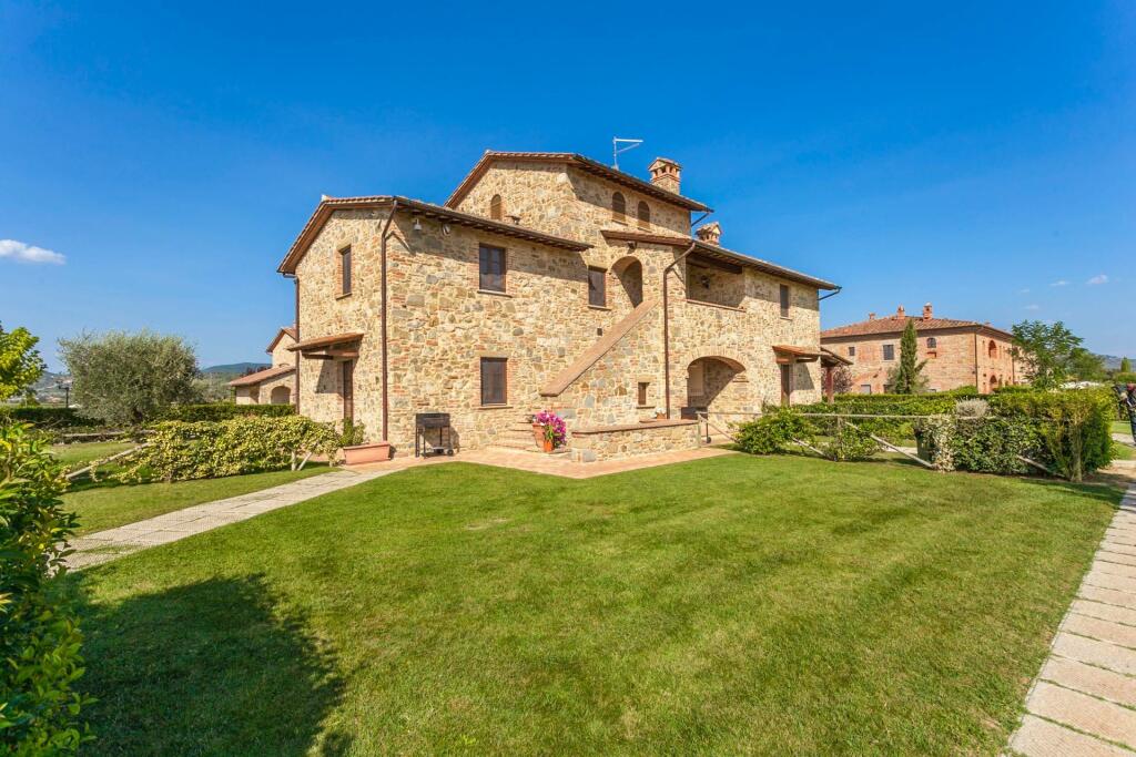 7 bedrooms House in Cortona, Italy No. 57189