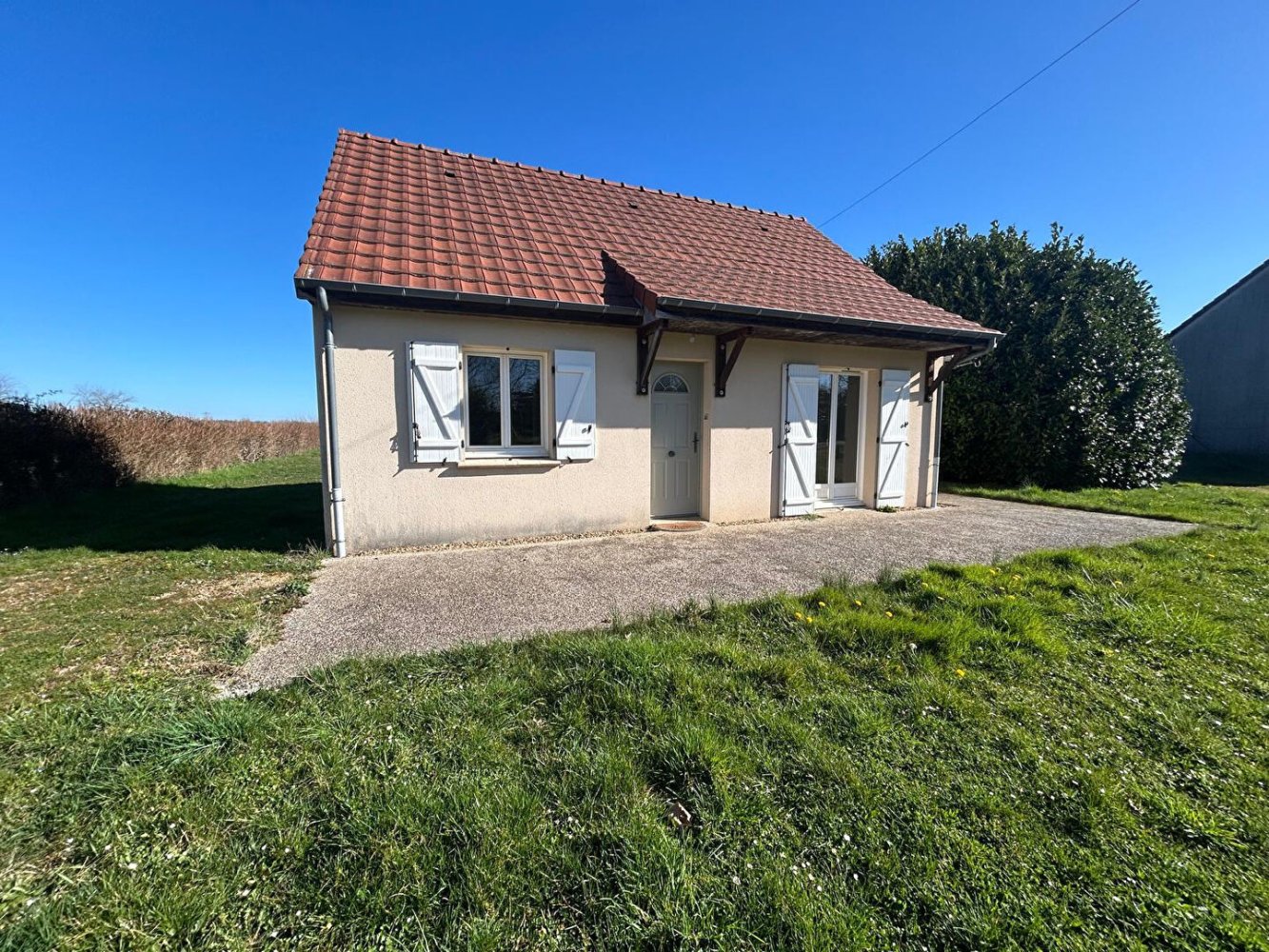 2 bedrooms House in Varennes-les-Narcy, France No. 205905