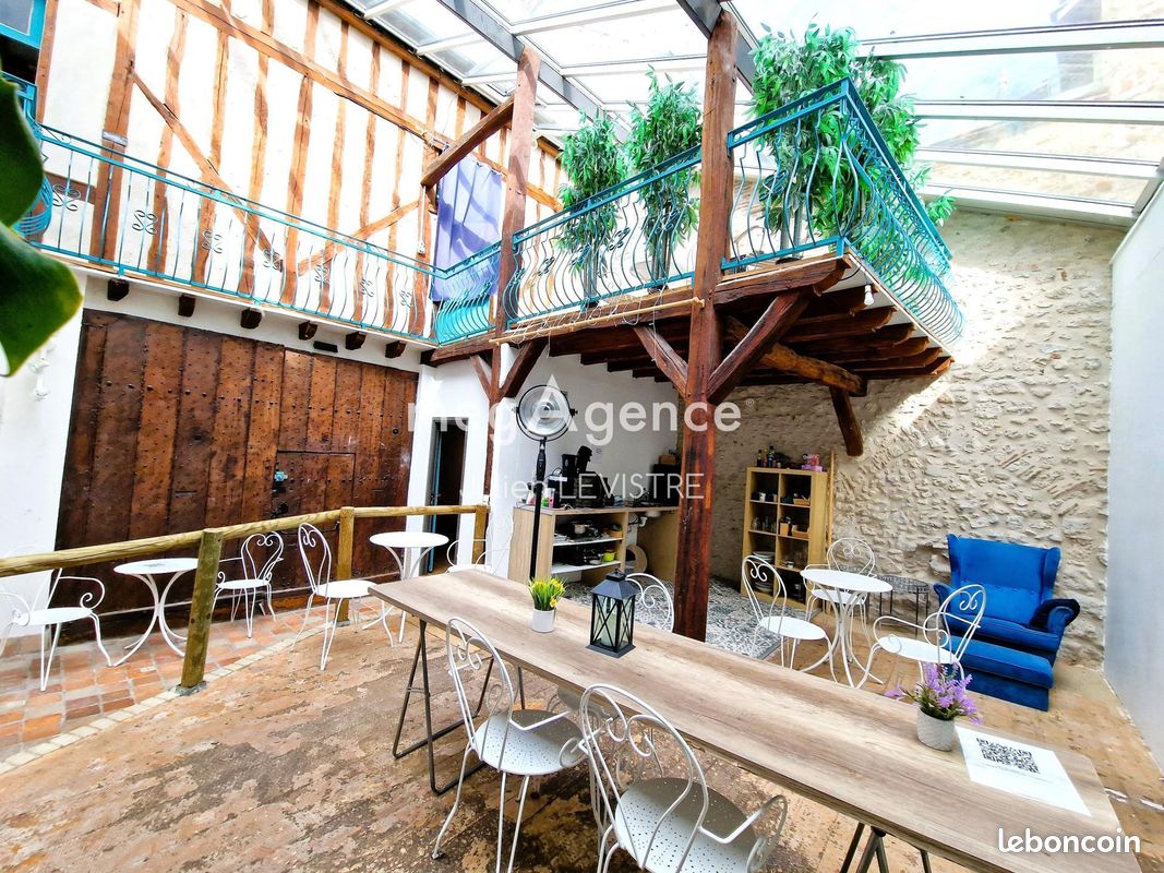 252m² Parking in Orleans, France No. 256467