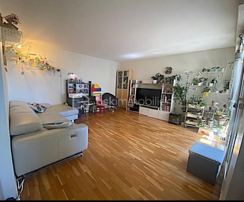 2 bedrooms Apartment in Neuilly-Plaisance, France No. 317966