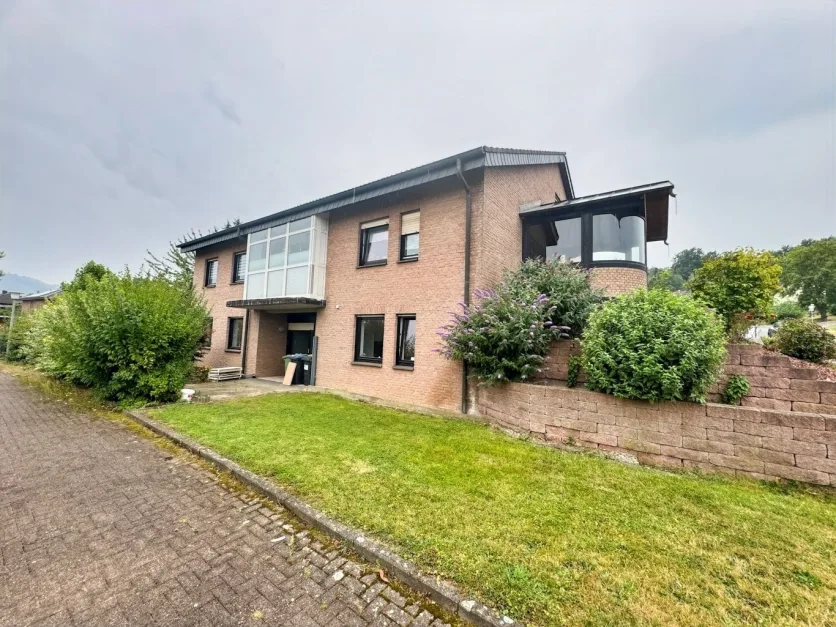 7 rooms Townhouse in Holzminden, Germany No. 293798