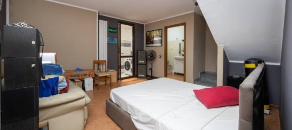 2 Schlafzimmer Wohnung in Madone, Italy, Nr. 271349 11
