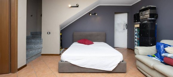 2 Schlafzimmer Wohnung in Madone, Italy, Nr. 271349 10