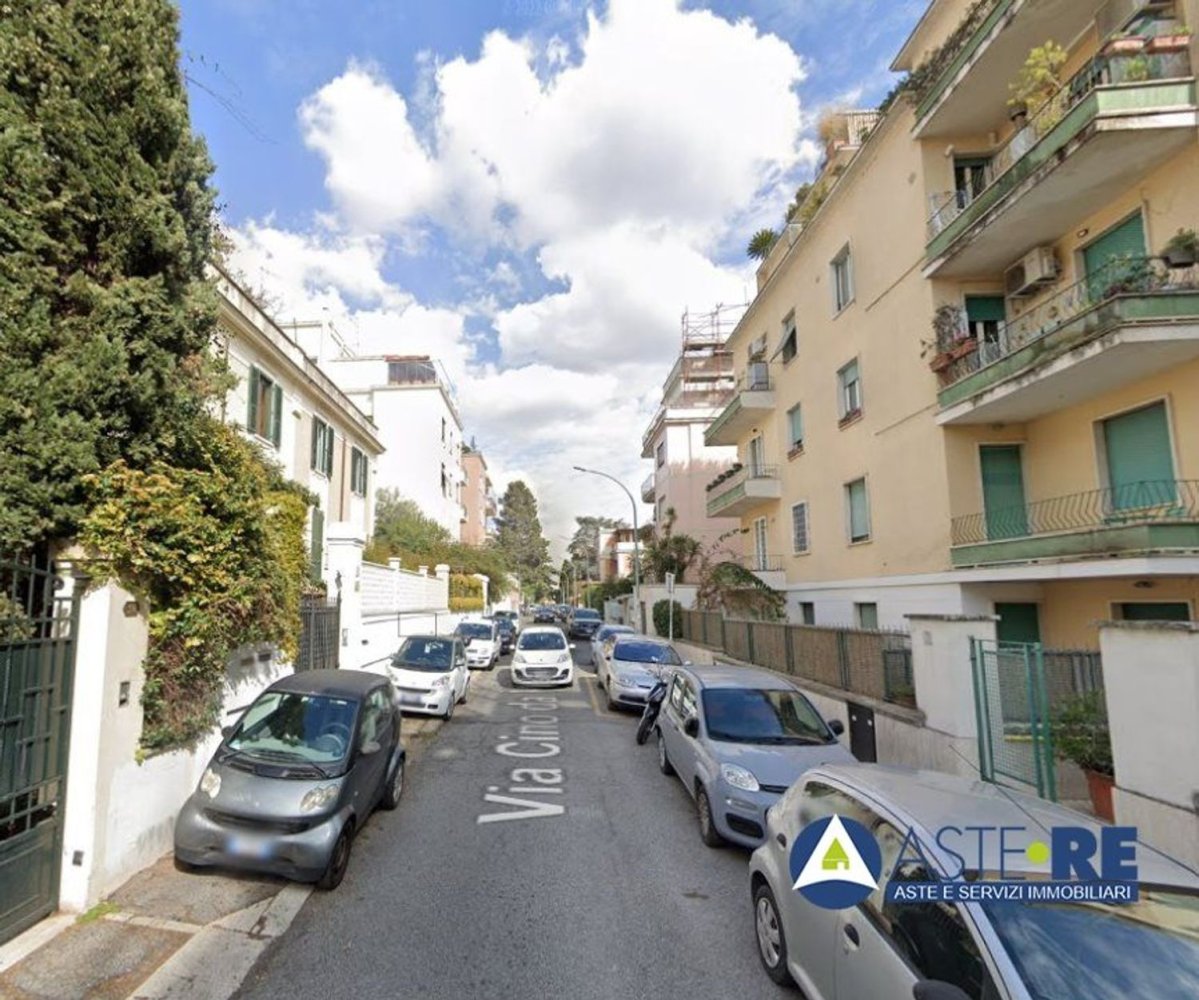 4 rooms Apartment in Rome, Italy No. 16644