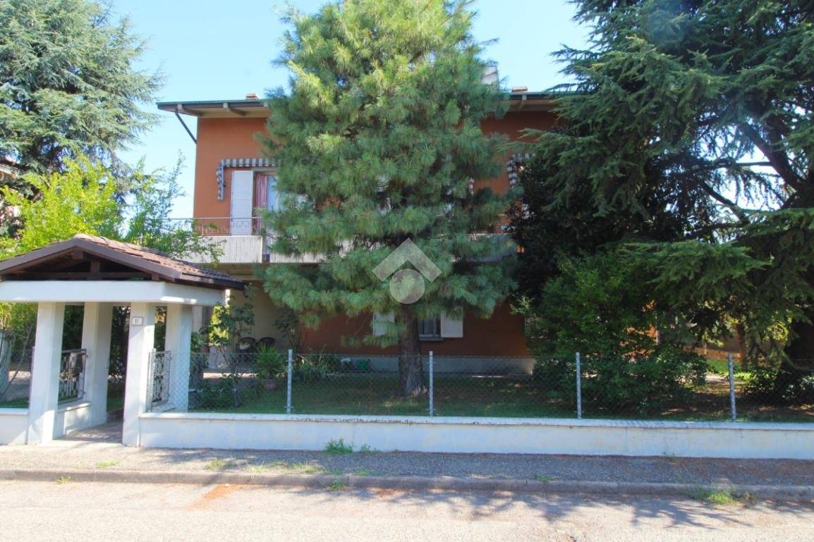 5 bedrooms Villa in Bagnolo in Piano, Italy No. 285554