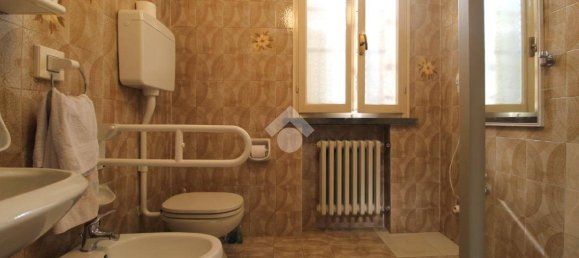 5 bedrooms Villa in Bagnolo in Piano, Italy No. 285554 17