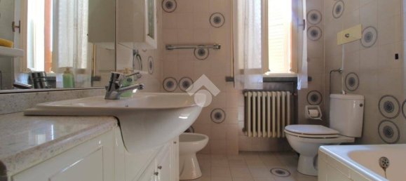 5 bedrooms Villa in Bagnolo in Piano, Italy No. 285554 37