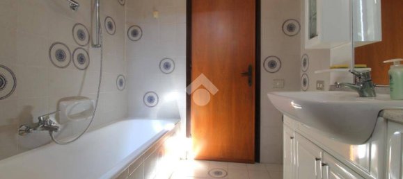 5 bedrooms Villa in Bagnolo in Piano, Italy No. 285554 38