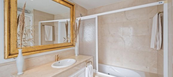 2 bedrooms Villa in Marbella, Spain No. 256433 26