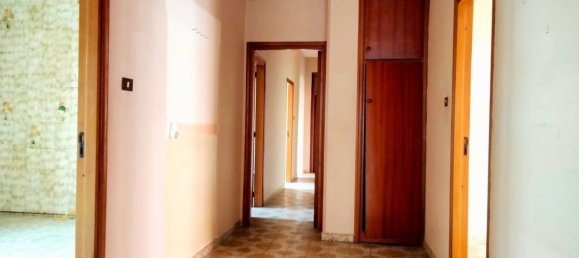 Casa de 8 habitaciónes en Brusciano, Italy No. 123539 8