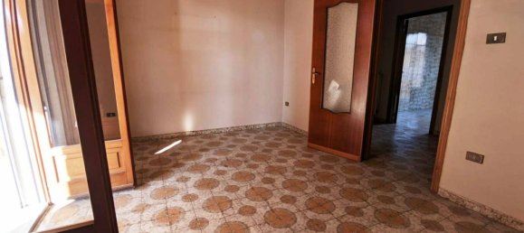 Casa de 8 habitaciónes en Brusciano, Italy No. 123539 3