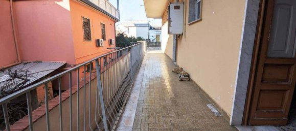 Casa de 8 habitaciónes en Brusciano, Italy No. 123539 19