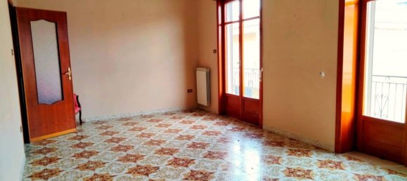 Casa de 8 habitaciónes en Brusciano, Italy No. 123539 13