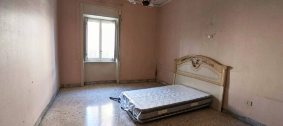 Casa de 8 habitaciónes en Brusciano, Italy No. 123539 11