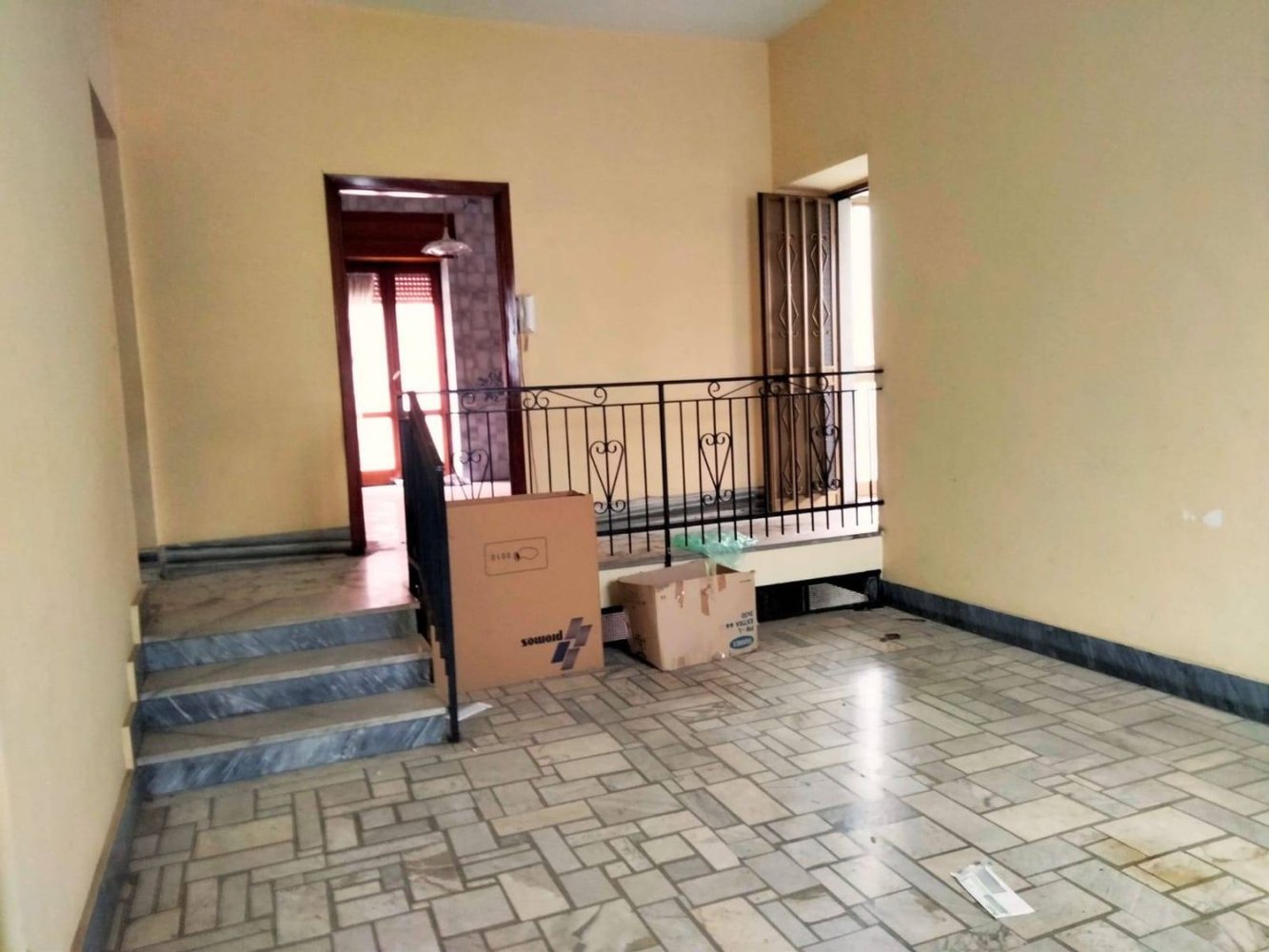 Casa de 8 habitaciónes en Brusciano, Italy No. 123539