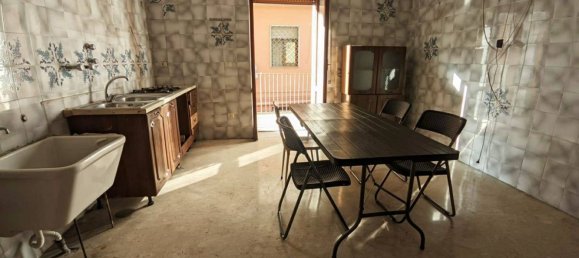 Casa de 8 habitaciónes en Brusciano, Italy No. 123539 9