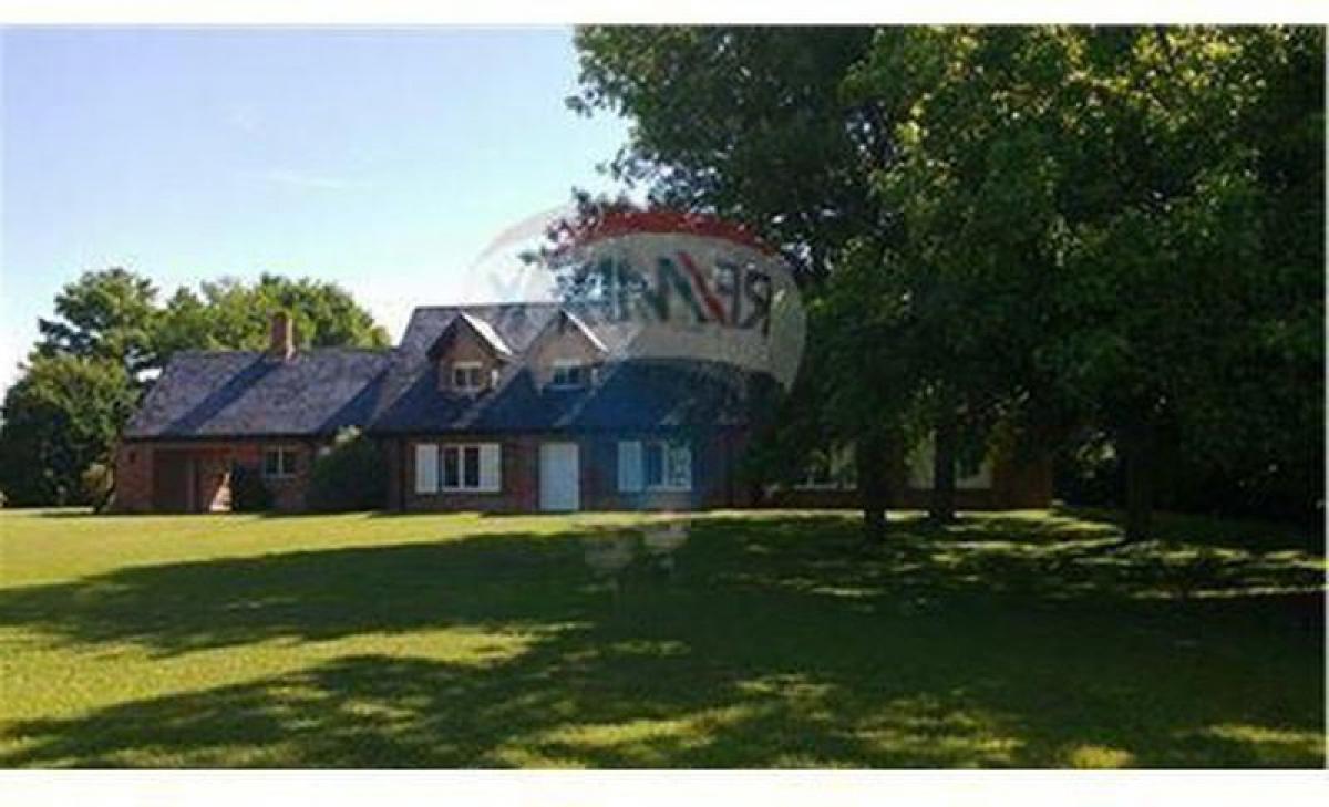 4 bedrooms House in Lujan, Argentina No. 19871