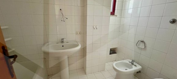 Apartamento de 4 habitaciónes en Capurso, Italy No. 17863 9