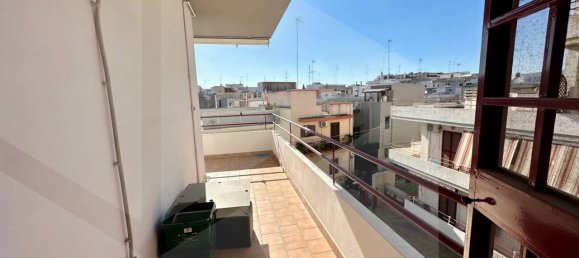 Apartamento de 4 habitaciónes en Capurso, Italy No. 17863 5