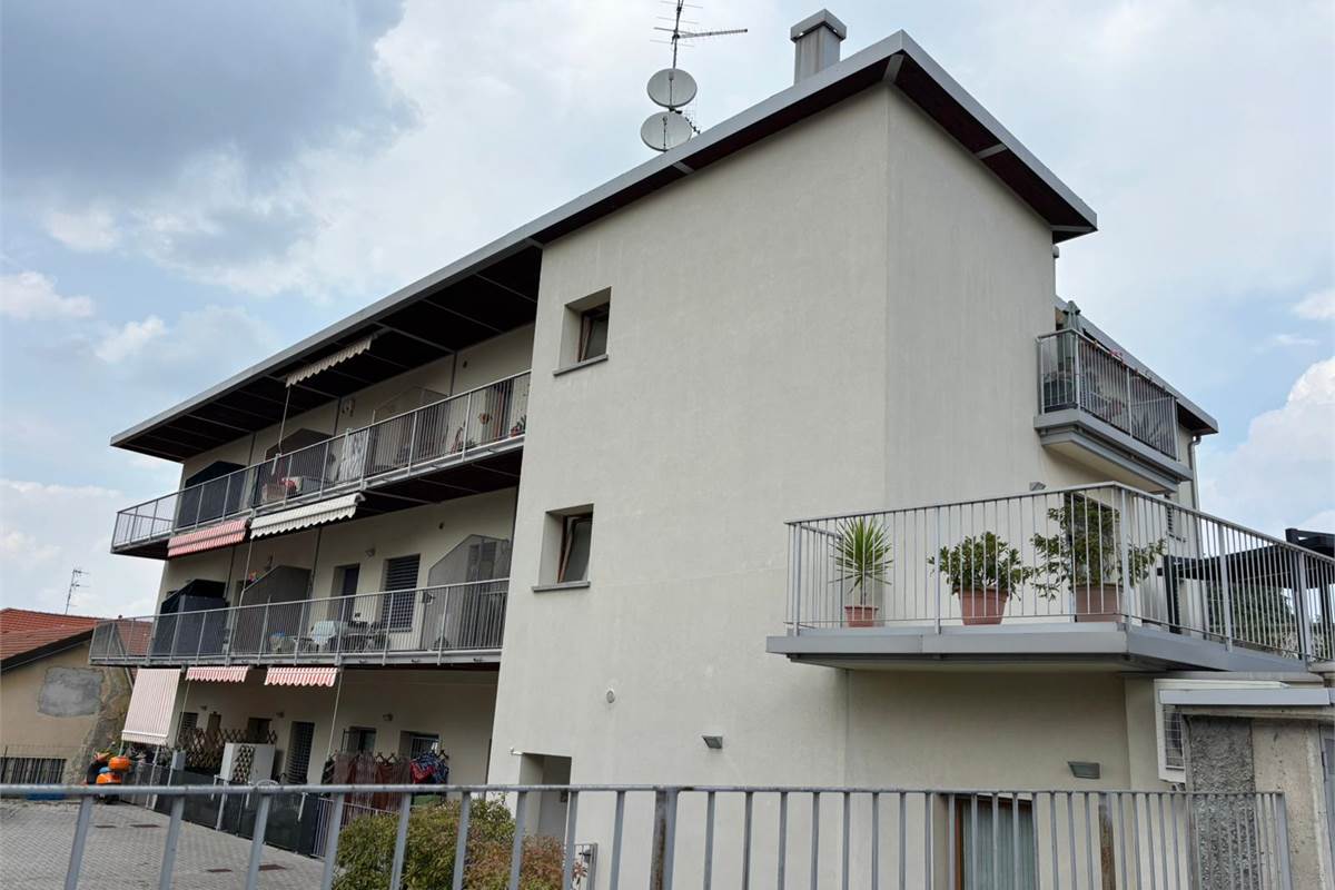 2 rooms Apartment in Fino Mornasco, Italy No. 388913