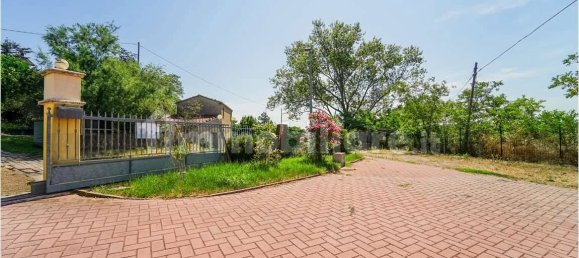 2 bedrooms House in Urbino, Italy No. 271008 3