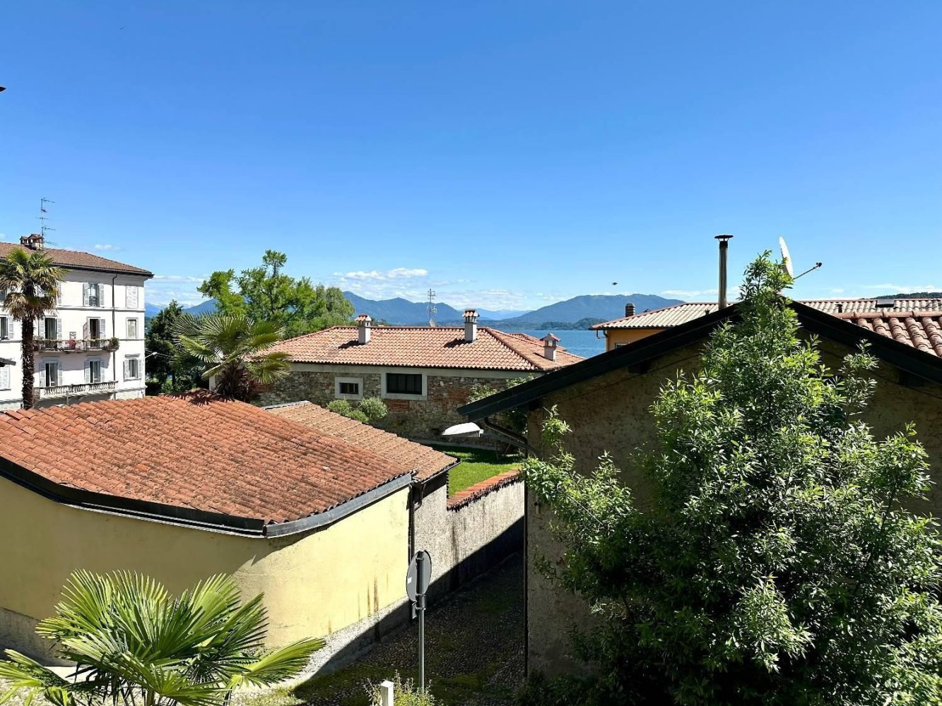 10 rooms Villa in Meina, Italy No. 258669