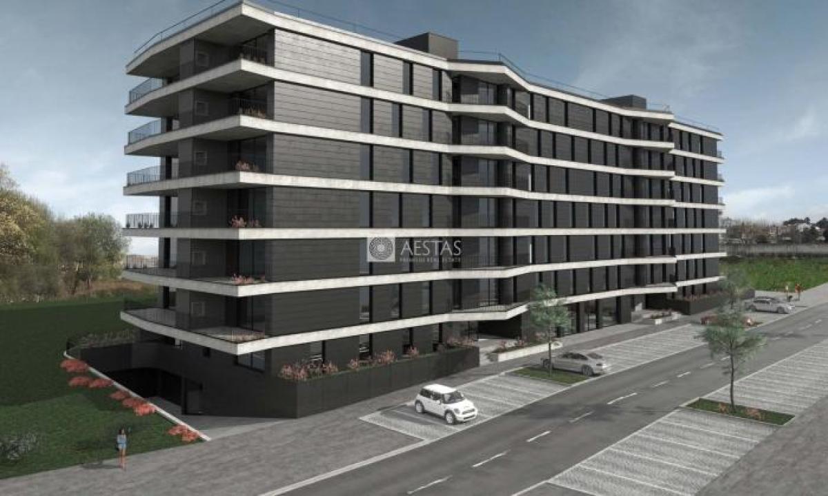 3 bedrooms Apartment in Porto, Portugal No. 5330