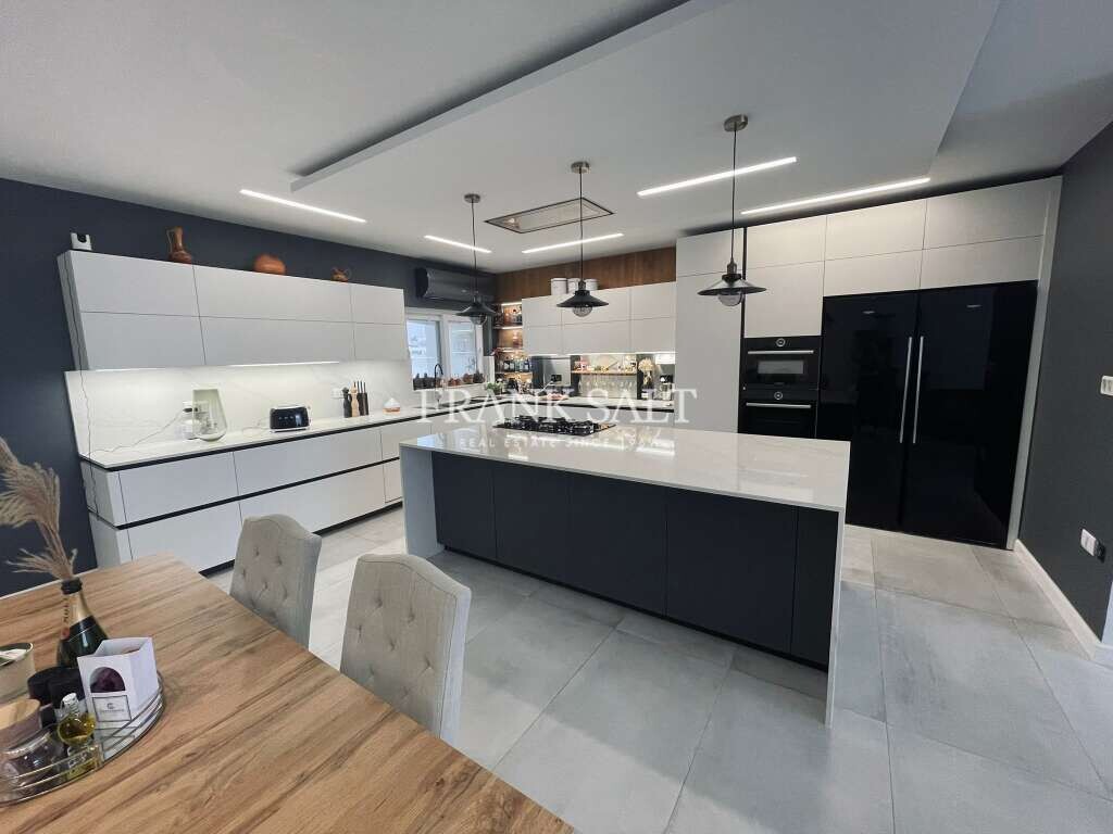 Квартира с 3 спальнями в Свийи, Мальта № 128