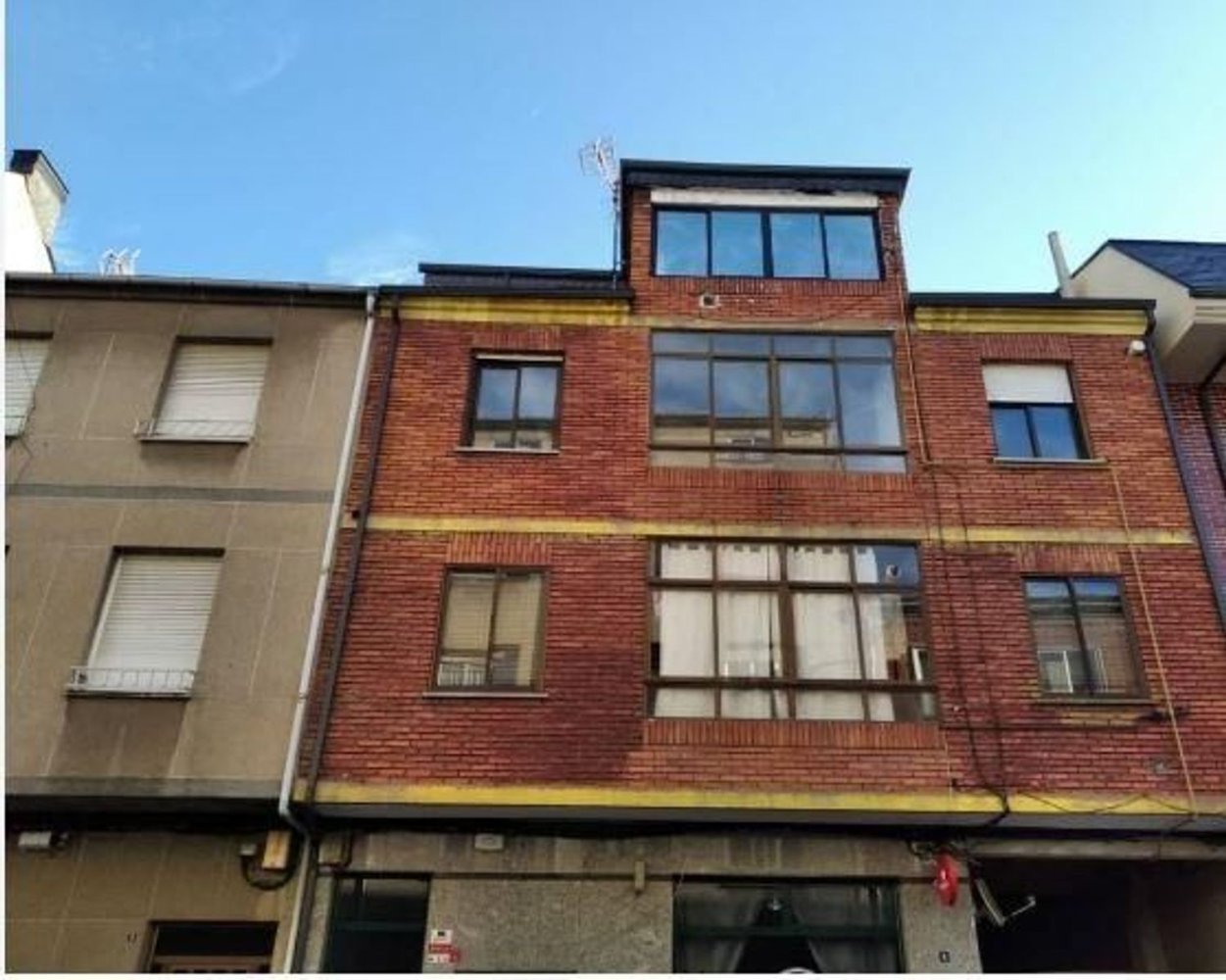 Apartamento de 3 dormitorios en Cuatrovientos, Spain No. 57794