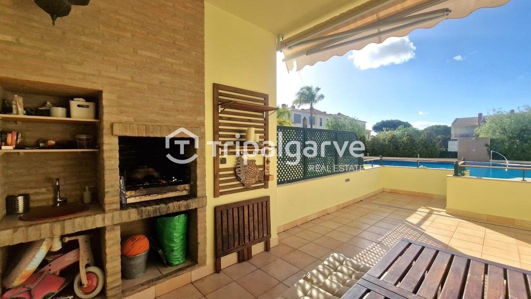 4 bedrooms Villa in Quarteira, Portugal No. 131453