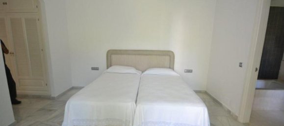 6 bedrooms Villa in Marbella, Spain No. 45698 40