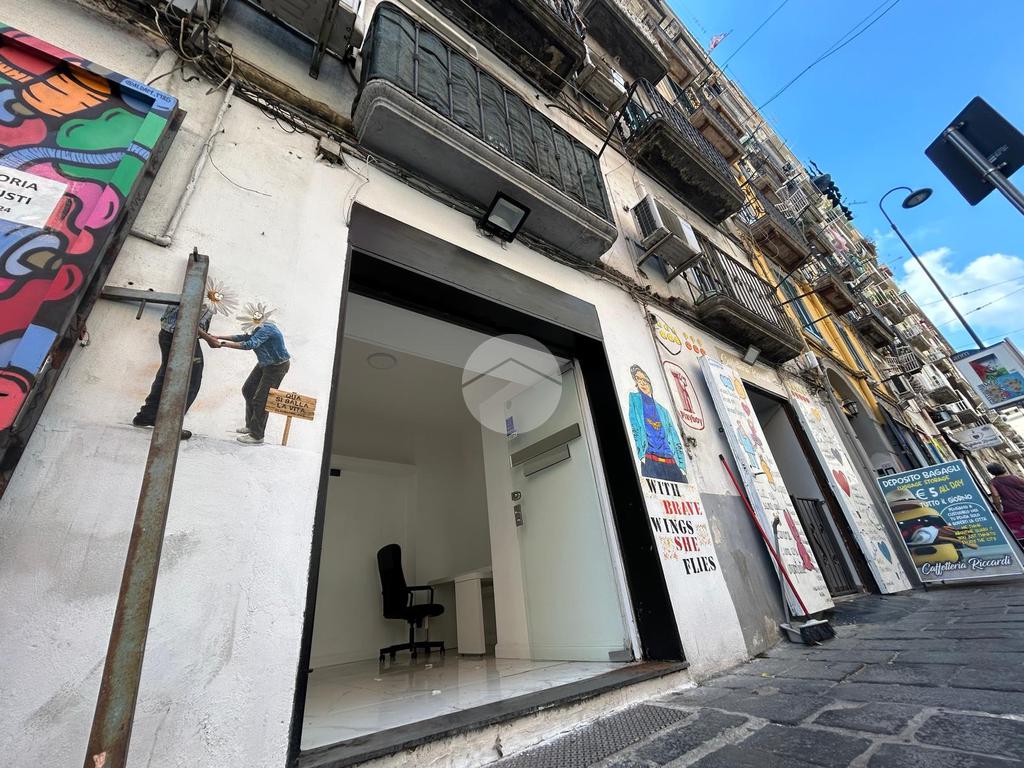 1-Zimmer Gewerbliche Immobilie in Naples, Italy, Nr. 124187