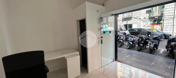 1-Zimmer Gewerbliche Immobilie in Naples, Italy, Nr. 124187 8