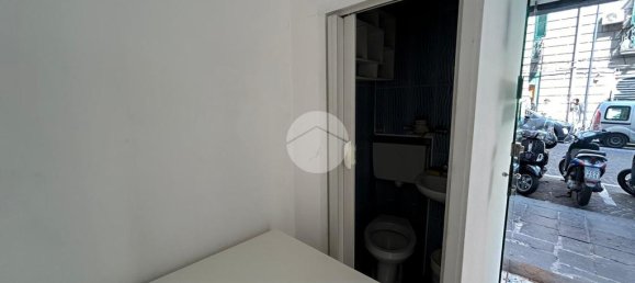 1-Zimmer Gewerbliche Immobilie in Naples, Italy, Nr. 124187 9