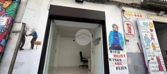 1-Zimmer Gewerbliche Immobilie in Naples, Italy, Nr. 124187 2