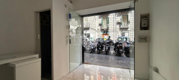1-Zimmer Gewerbliche Immobilie in Naples, Italy, Nr. 124187 7