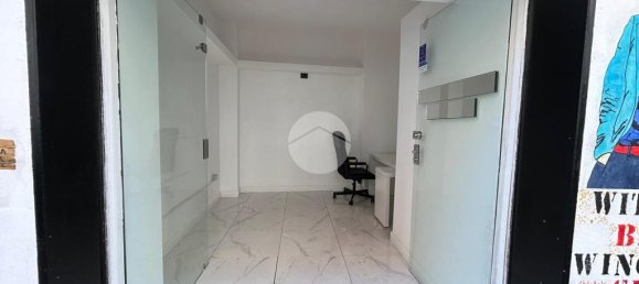 1-Zimmer Gewerbliche Immobilie in Naples, Italy, Nr. 124187 3